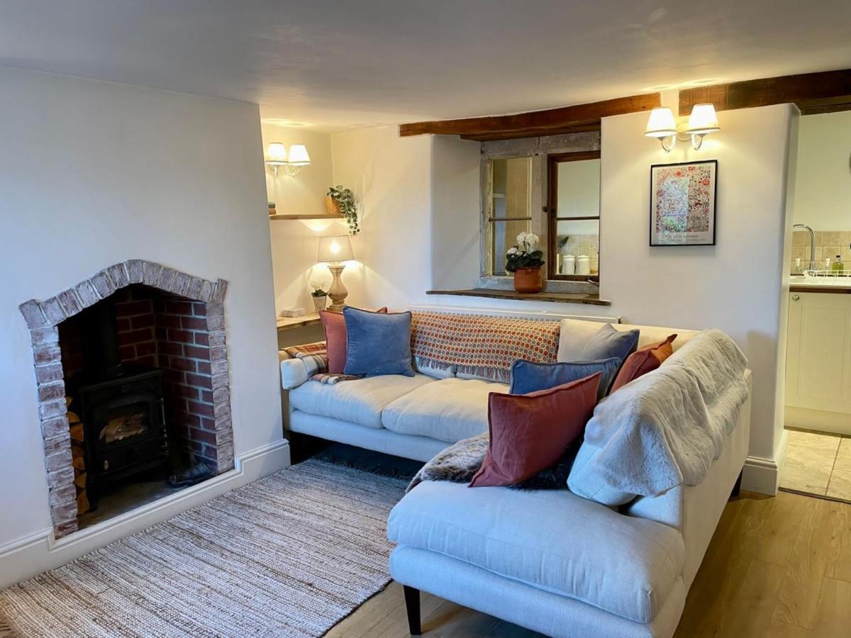 Hebe Cottage - Idyllic And Homely With Attention To Detail Atworth Экстерьер фото